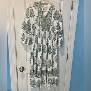 Green and White Pattern Midi Dress | X-Large | Midi